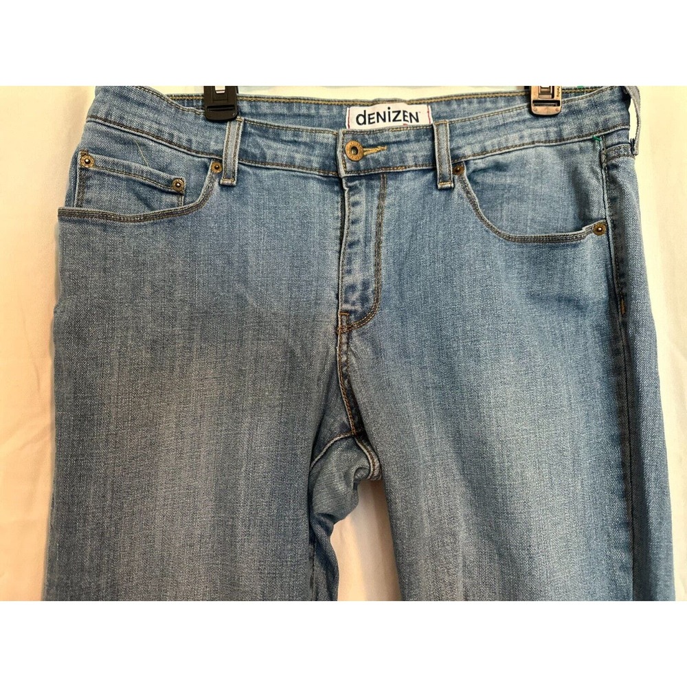 LEVI'S Denizen Straight, women's size 16m/30inch inseam medium/light fade. *NICE